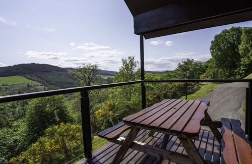 Drumnadrochit House | Cosy apartment in villa for 6 guests with WIFI, TV, patio and panoramic view