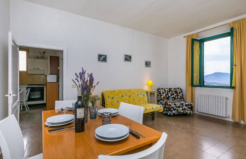 Follonica Villa | Cosy apartment in villa for 6 people with pool, WIFI, TV, patio and pets allowed