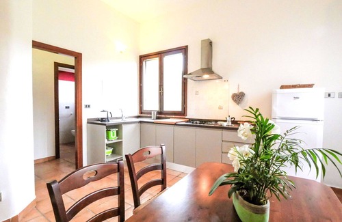 Montorsaio House | Cosy apartment in villa for 2 guests with WIFI, pool, TV, patio, pets allowed and panoramic view