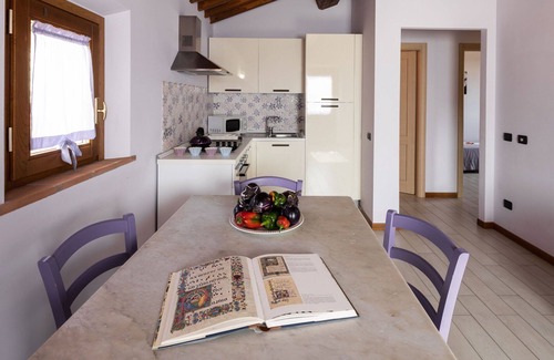 Larciano House | Cosy apartment in villa for 4 people with A/C, hot tub, WIFI, pool, TV, panoramic view and parking