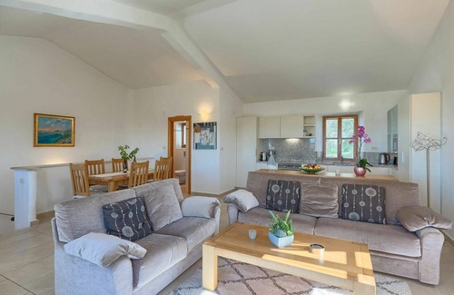 Bibali House | Cosy apartment in villa for 5 people with pool, WIFI, A/C, TV and terrace