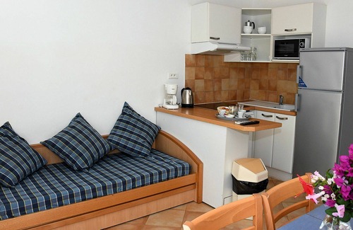 Pineto House | Cosy apartment in villa for 8 people with pool, WIFI, TV, terrace and pets allowed