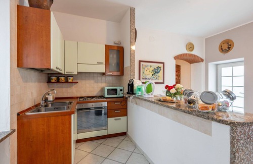 Castell'Alfero Apartment | Cosy apartment for 4 guests with pool, WIFI, TV and patio