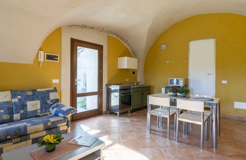 Novelli Apartment | Cosy apartment for 6 guests with WIFI, pool, patio, pets allowed and panoramic view