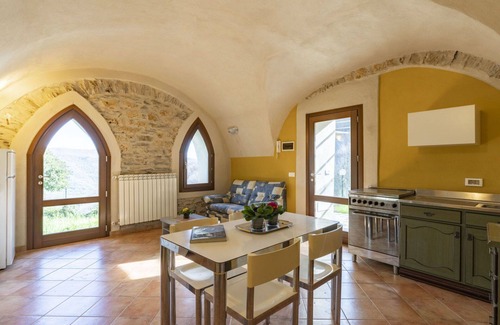 Novelli Apartment | Cosy apartment for 6 guests with WIFI, pool, patio, pets allowed and panoramic view