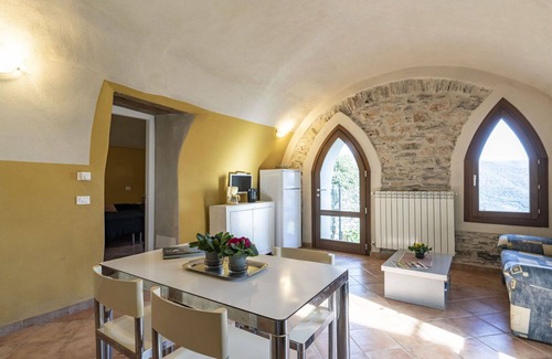 Novelli Apartment | Cosy apartment for 6 guests with WIFI, pool, patio, pets allowed and panoramic view