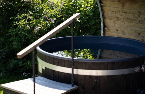 Saint Erth Praze Cabin | Cosy Cabin with Hot Tub in the Cornish Countryside