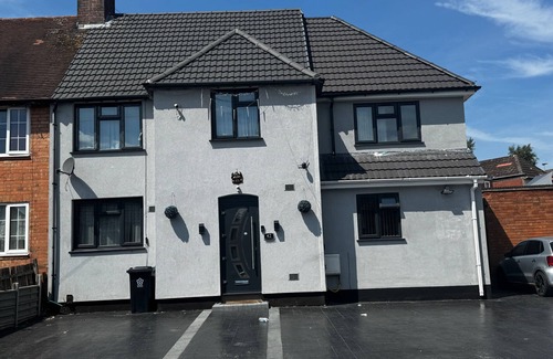 Welford House | Cosy Central Home - Sleeps 5, Free Parking & Patio
