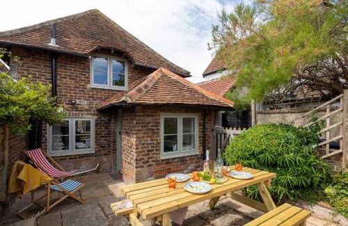 East Wittering House | Cosy Character Cottage by the Sea