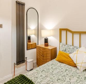 Leith Apartment | Cosy City Apartment, free street parking