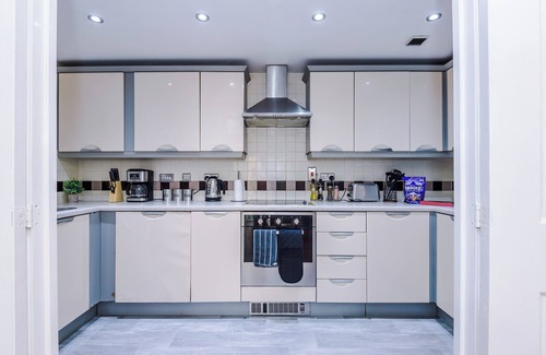 Salford Apartment | *Cosy City Apartment!* | Pool Table, PS4, Netflix