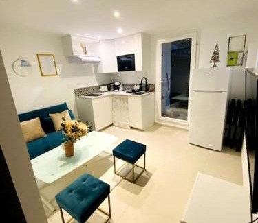 Fuveau Apartment | Cosy Cottage by Alice Village Provençal Serenity