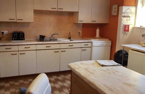 Dumbarton House | Cosy Cottage In grounds of Old Monastery - easy access Loch Lomond and Glasgow