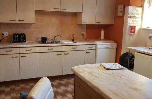 Dumbarton House | Cosy Cottage In grounds of Old Monastery - easy access Loch Lomond and Glasgow