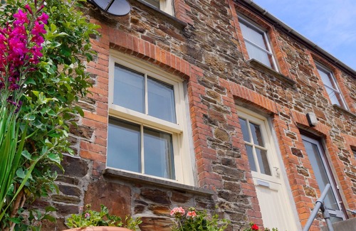 Truro Cottage | Cosy cottage in sleepy village yet only 5 minute drive to Truro city centre.