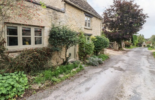 Burford Cottage | COSY COTTAGE, pet friendly, character holiday cottage in Burford