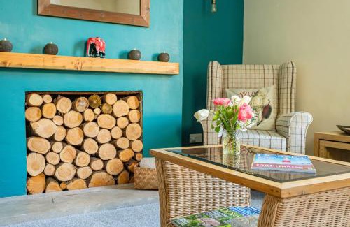 Portland House | Cosy Cottage, Sea Views, Dogs Welcome and Coastal Vibe