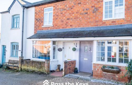 Henley House | Cosy cottage within walking distance to Hart Street, perfect for exploring Henley-on-Thames