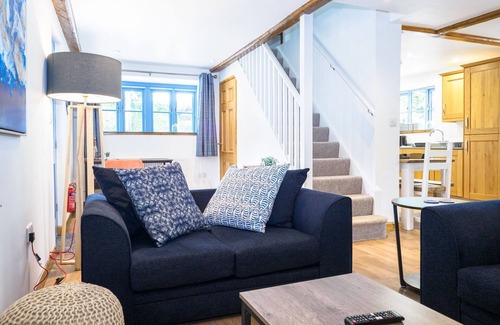 Falmouth Cottage | Cosy cottage with private hot tub, sleeps 4, nr Falmouth/Helford River