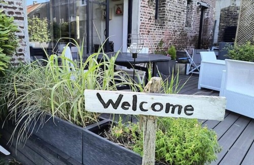 Mesbrecourt-Richecourt House | Cosy, country-style 3* gîte in the heart of Picardy's heritage, sleeps 5