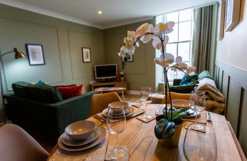 Abergavenny Apartment | Cosy Dragons, Sherlock Holmes