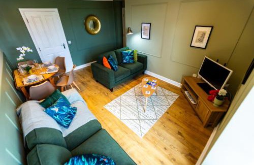 Abergavenny Apartment | Cosy Dragons, Sherlock Holmes