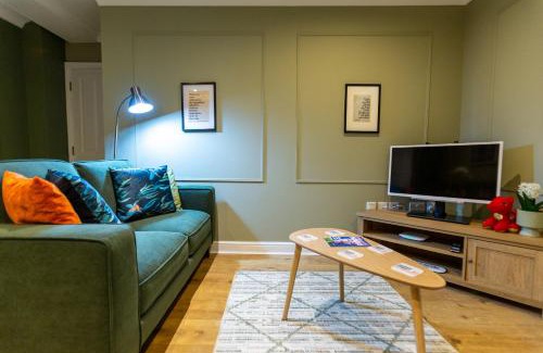 Abergavenny Apartment | Cosy Dragons, Sherlock Holmes