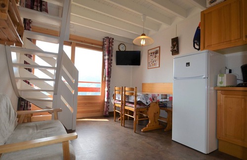 Cohennoz Apartment | Cosy duplex at the foot of the slopes, 5 pax, covered parking