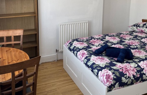 Addiscombe House | Cosy Entire 3-Bed House w/ Garden and fast Wi-fi