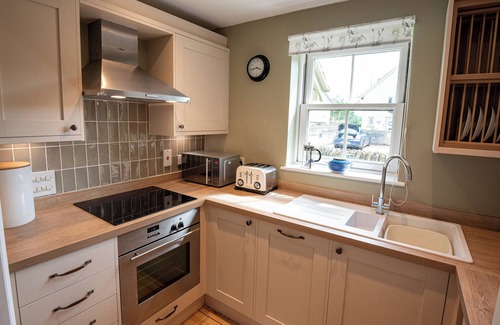 Cirencester House | Cosy family cottage on Cotswold nature reserve