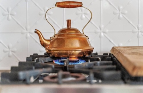Wamberal House | Cosy Family Farm Stay - Daily Animal Feeding