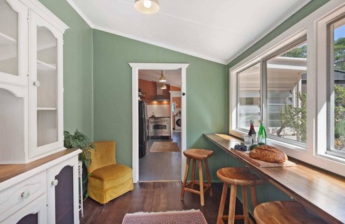 Wamberal House | Cosy Family Farm Stay - Daily Animal Feeding