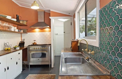 Wamberal House | Cosy Family Farm Stay - Daily Animal Feeding