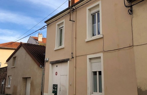Roanne Apartment | Cosy "Family*" studio near train station and cinema!