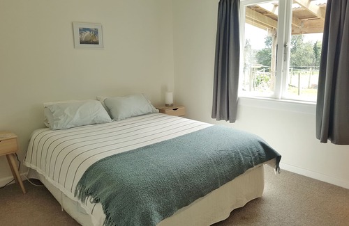Lower Kaimai Cottage | Cosy farm cottage with fantastic view and easy access to local amenities