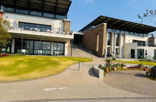 Greater Johannesburg Metropolitan Area Apartment | Cosy Golf Estate Apartment