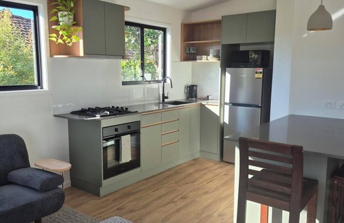 Ocean Shores Cabin | Cosy Guesthouse "Seventh Heaven" on the 7th fairway of Ocean Shores Golf Club