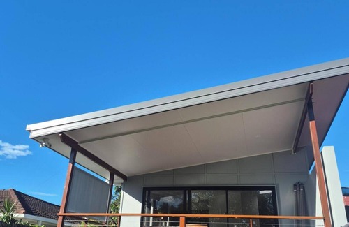 Ocean Shores Cabin | Cosy Guesthouse "Seventh Heaven" on the 7th fairway of Ocean Shores Golf Club