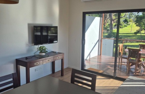 Ocean Shores Cabin | Cosy Guesthouse "Seventh Heaven" on the 7th fairway of Ocean Shores Golf Club