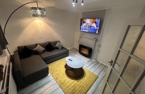 Kidbrooke with Hornfair House | Cosy Hideaway Sleeps 4 w Free Parking