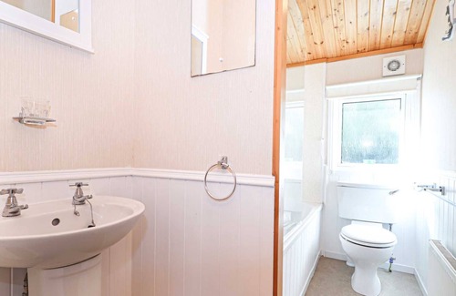 Looe Cabin | Cosy holiday lodge with easy access to the coast path between Polperro and Looe.