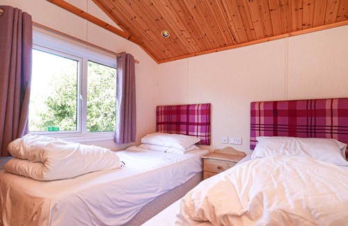 Looe Cabin | Cosy holiday lodge with easy access to the coast path between Polperro and Looe.