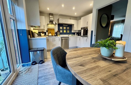 Morpeth House | Cosy Home: King Sized Bed, Netflix, Woodland Area