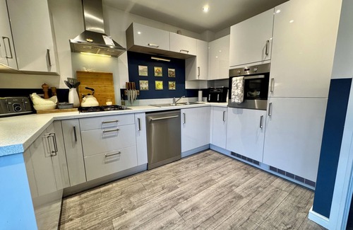 Morpeth House | Cosy Home: King Sized Bed, Netflix, Woodland Area