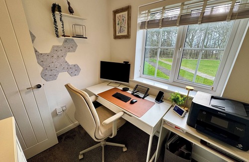 Morpeth House | Cosy Home: King Sized Bed, Netflix, Woodland Area