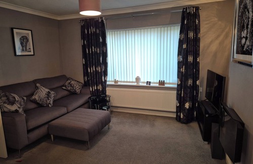 Newark House | Cosy house in Newark on Trent with hot tub, modern facilities &super fast wifi