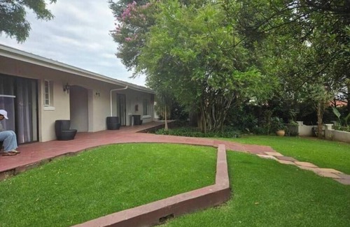 Greater Johannesburg Metropolitan Area House | Cosy in Jozy-Guesthouse "home away from home"