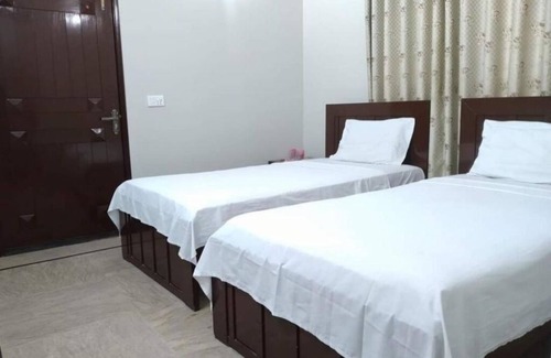 Gulshan-E-Jamal Hotel | Cosy Inn Guest House : Deluxe Double Room