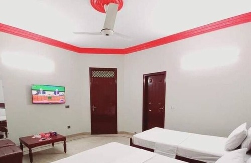Gulshan-E-Jamal Hotel | Cosy Inn Guest House : Deluxe Family Roomnn