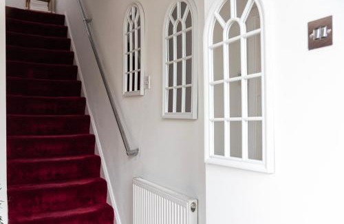Luton House | Cosy Inn near Luton Station, Mall and Luton Airport 10 Min